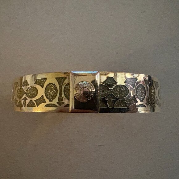 NWT Coach signature bangle in gold tone metal with gold enamel - Picture 4 of 9
